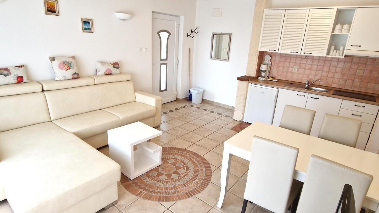 Apartment Damijan Krk Town Eksteriør billede